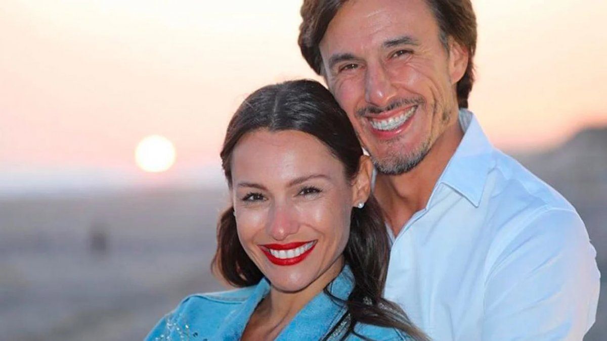 Pampita no pudo contener la emoción cuando Roberto García Moritán le besó la panza