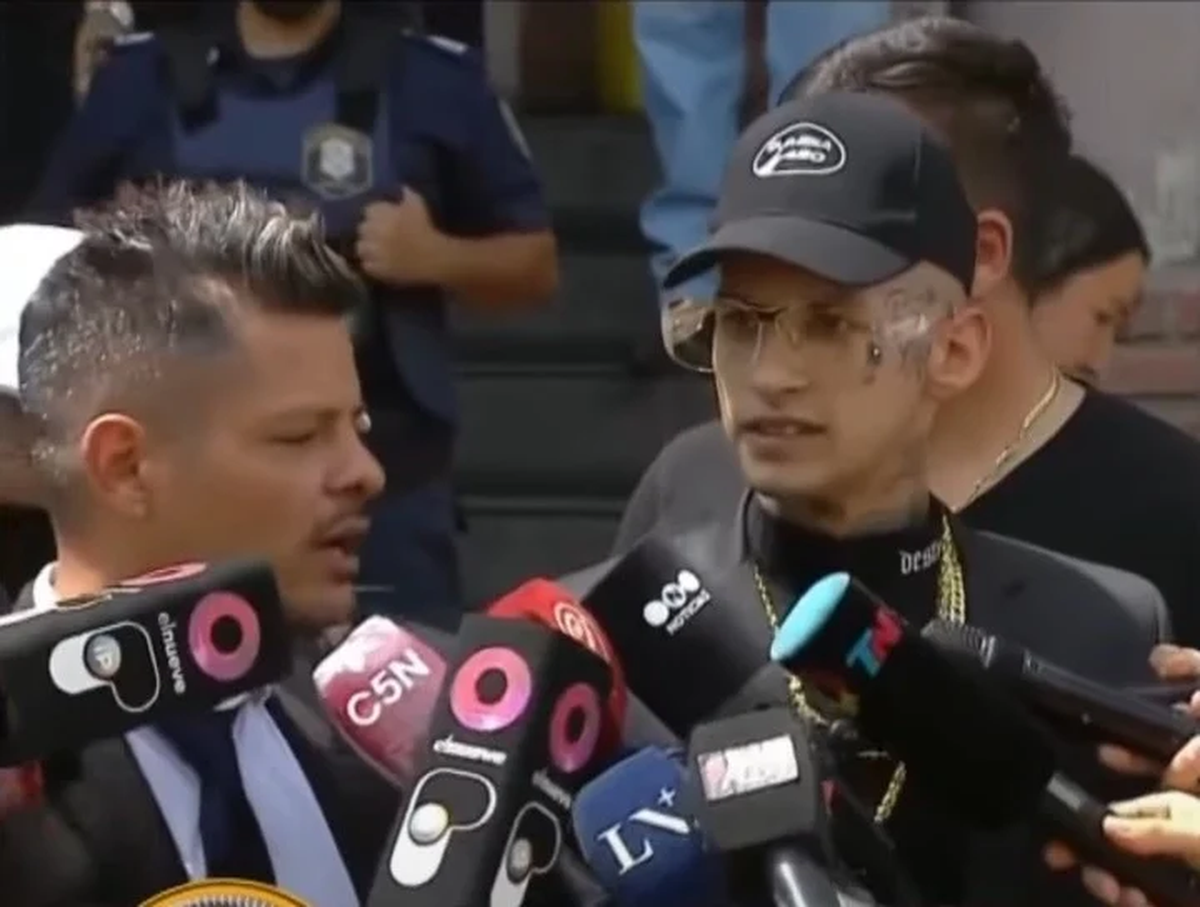 L-Gante junto a su abogado, Alejandro Cipolla, tras presentarse ante la Justicia en febrero. Captura TV