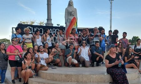 trans en el monumento a la madre, para romper con la hegemonia de la madre tradicional trans en el monumento a la madre, para romper con la hegemonia de la madre tradicional