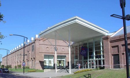 Personal de seguridad del shopping indicó que el hombre armado intentó disparar en reiteradas oportunidades. Personal de seguridad del shopping indicó que el hombre armado intentó disparar en reiteradas oportunidades.