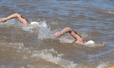 Solo en dos ocasiones dos nadadores arribaron juntos a la meta y determinaron finalizar en empate. Luego se cambió el reglamento para que sea obligatorio un ganador en la Maratón Santa Fe-Coronda. Solo en dos ocasiones dos nadadores arribaron juntos a la meta y determinaron finalizar en empate. Luego se cambió el reglamento para que sea obligatorio un ganador en la Maratón Santa Fe-Coronda.