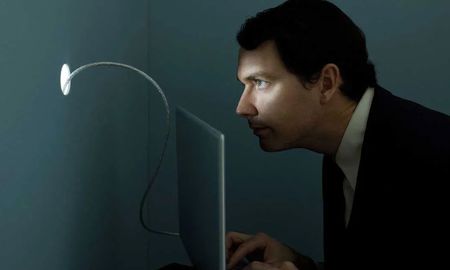 El hombre investigado es profesor de informática y había colocado una cámara oculta en el dormitorio (foto ilustrativa). El hombre investigado es profesor de informática y había colocado una cámara oculta en el dormitorio (foto ilustrativa).