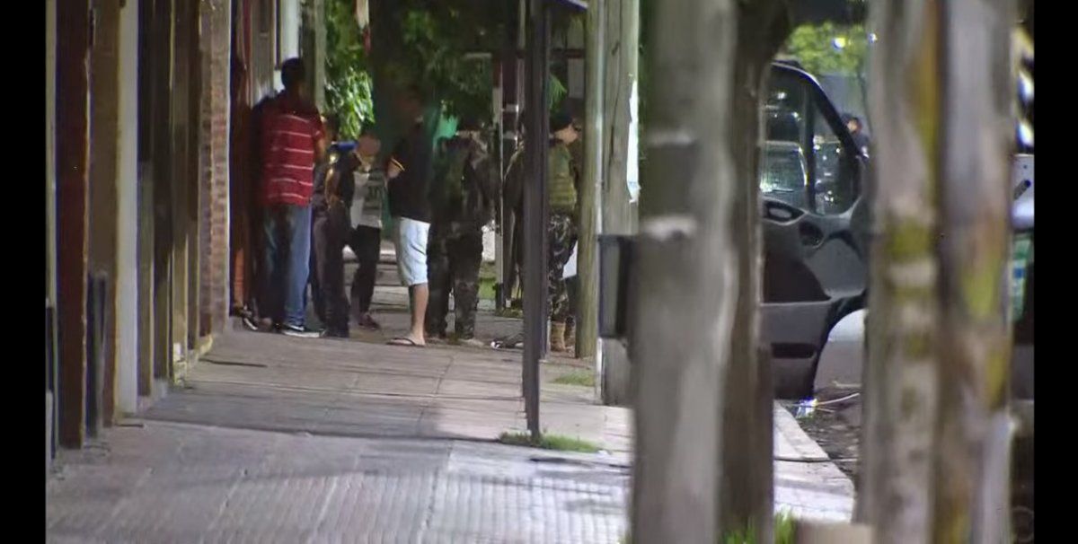 Dos detenidos tras una toma de rehenes en un local de venta de tecnología en Garín