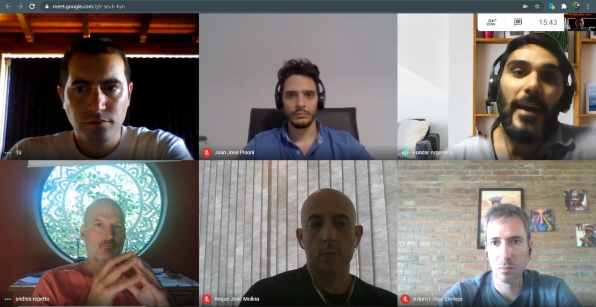 Una típica reunión diaria del equipo de Rushh a través de videollamadas.