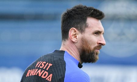 Lionel Messi apunta a reaparecer el próximo miércoles en Paris Saint-Germain, en el duelo ante Angers, por la Ligue 1. Lionel Messi apunta a reaparecer el próximo miércoles en Paris Saint-Germain, en el duelo ante Angers, por la Ligue 1.