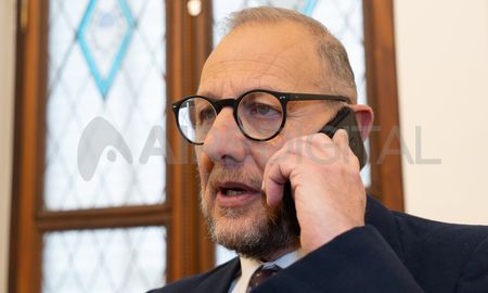 Según el ministro Marcos Corach, el Ejecutivo ya explicó a diputados y senadores cómo se llevó adelante el proceso de selección de candidatos a ocupar cargos de jueces comunitarios. Según el ministro Marcos Corach, el Ejecutivo ya explicó a diputados y senadores cómo se llevó adelante el proceso de selección de candidatos a ocupar cargos de jueces comunitarios.