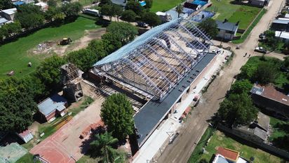 Las obras del Gobierno Provincial no paran: en Coronda ya asoman las columnas del nuevo gimnasio del CEF N° 22
