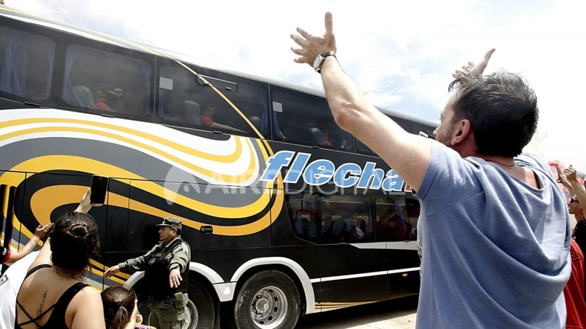 Las 37 mejores fotos de la multitudinaria despedida al plantel de Colón