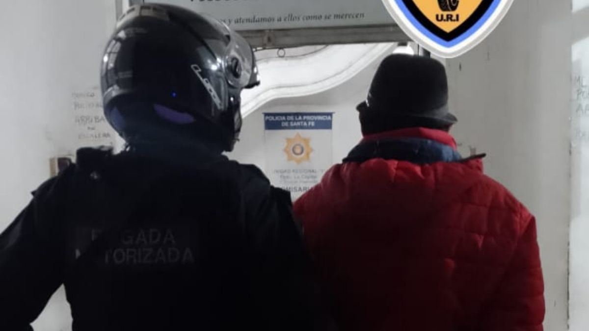 Uno de los detenidos era buscado por portar armas blancas Uno de los detenidos era buscado por portar armas blancas