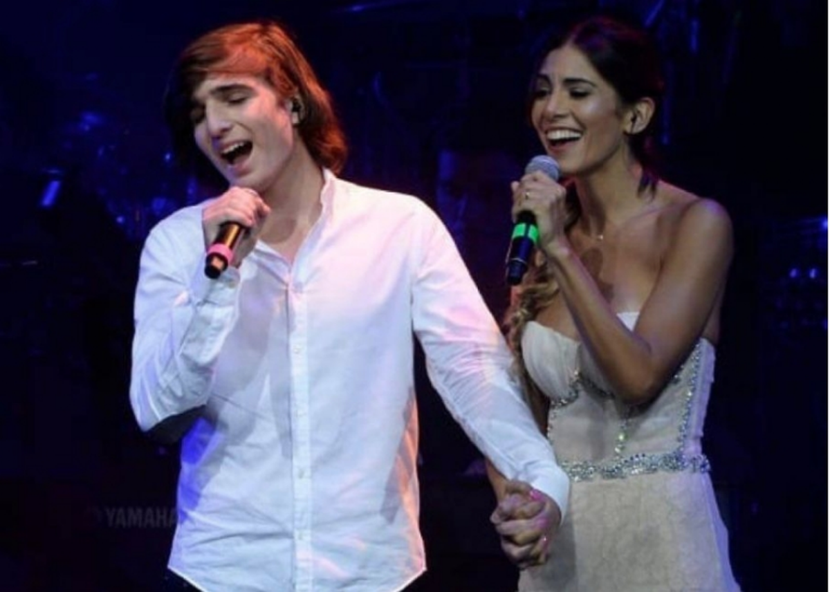 El hijo del medio de Romina Yan junto a Sofía Recca en el homenaje a su madre.