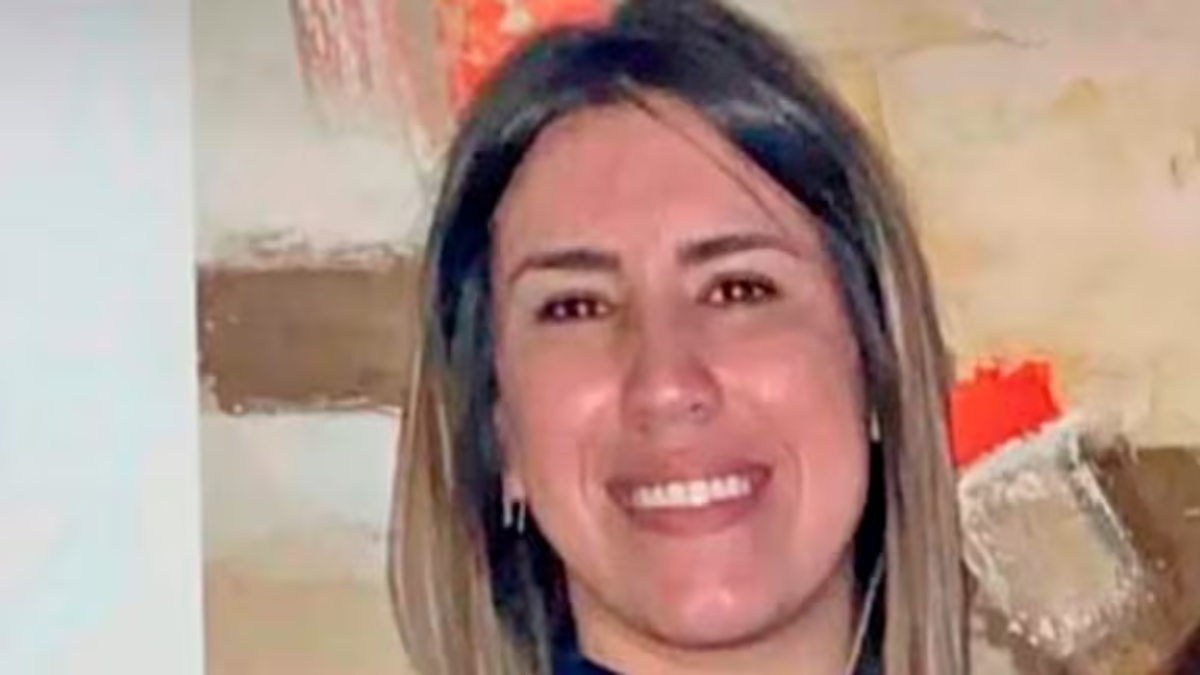 El fiscal Pablo Camacho analiza los registros de las cámaras de seguridad para identificar al hombre que ingresó al inmueble durante la noche del crimen. El fiscal Pablo Camacho analiza los registros de las cámaras de seguridad para identificar al hombre que ingresó al inmueble durante la noche del crimen.