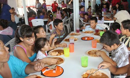 Este martes el Concejo Municipal de Santo Tomé aprobó de forma unánime el proyecto de la concejala de la UCR Florencia González, que crea el Programa Municipal de Detección y Atención de casos de Malnutrición Infantil. Este martes el Concejo Municipal de Santo Tomé aprobó de forma unánime el proyecto de la concejala de la UCR Florencia González, que crea el Programa Municipal de Detección y Atención de casos de Malnutrición Infantil.