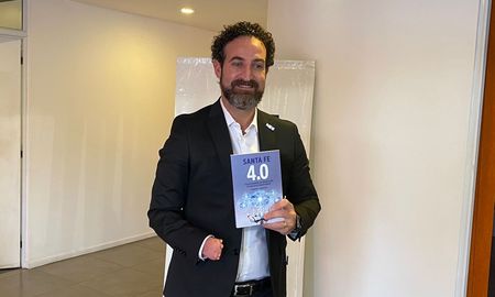 Sukerman presentó su libro “Santa Fe 4.0 Construyendo un Desarrollo Productivo Sustentable”.