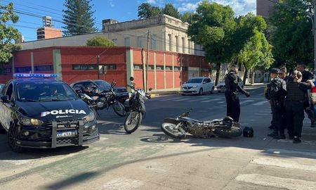 Personal policial trabajó en un accidente durante la mañana de este domingo en el macrocentro de la ciudad de Santa Fe. Personal policial trabajó en un accidente durante la mañana de este domingo en el macrocentro de la ciudad de Santa Fe.