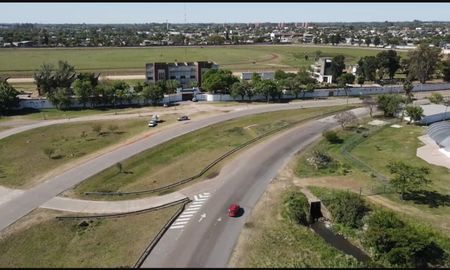 En la Circunvalación Oeste de Santa Fe hay tres límites máximos de velocidad. En la Circunvalación Oeste de Santa Fe hay tres límites máximos de velocidad.