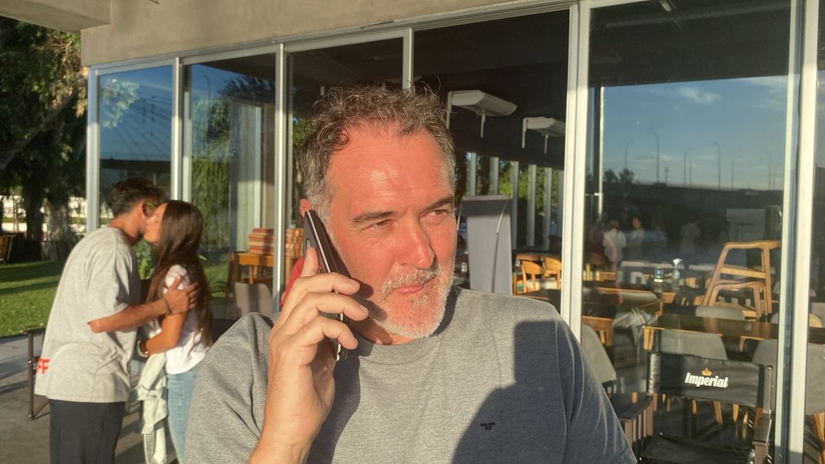 Javier Dellamónica, subsecretario de turismo de la ciudad de Santa Fe, estuvo presente en la conferencia de prensa de la presentación de la procesión. Javier Dellamónica, subsecretario de turismo de la ciudad de Santa Fe, estuvo presente en la conferencia de prensa de la presentación de la procesión.