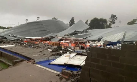 Un fuerte temporal de viento y lluvia se desató en la ciudad de Bahía Blanca desde las 19 de este sábado dejando múltiples consecuencias a lo largo y ancho de la ciudad. Un fuerte temporal de viento y lluvia se desató en la ciudad de Bahía Blanca desde las 19 de este sábado dejando múltiples consecuencias a lo largo y ancho de la ciudad.