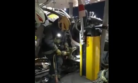 Fuentes policiales informaron a NA que el hecho se produjo a la medianoche en la mano que va hacia el centro porteño entre un Fiat Cronos, que manejaba un hombre que murió al instante, y un Peugeot 408, en el que iban tres ocupantes. Fuentes policiales informaron a NA que el hecho se produjo a la medianoche en la mano que va hacia el centro porteño entre un Fiat Cronos, que manejaba un hombre que murió al instante, y un Peugeot 408, en el que iban tres ocupantes.