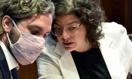El Gobierno no quiere más restricciones por las cosnecuencias económicas y el humor social. Apelarán a la conciencia de la gente. El Gobierno no quiere más restricciones por las cosnecuencias económicas y el humor social. Apelarán a la conciencia de la gente.