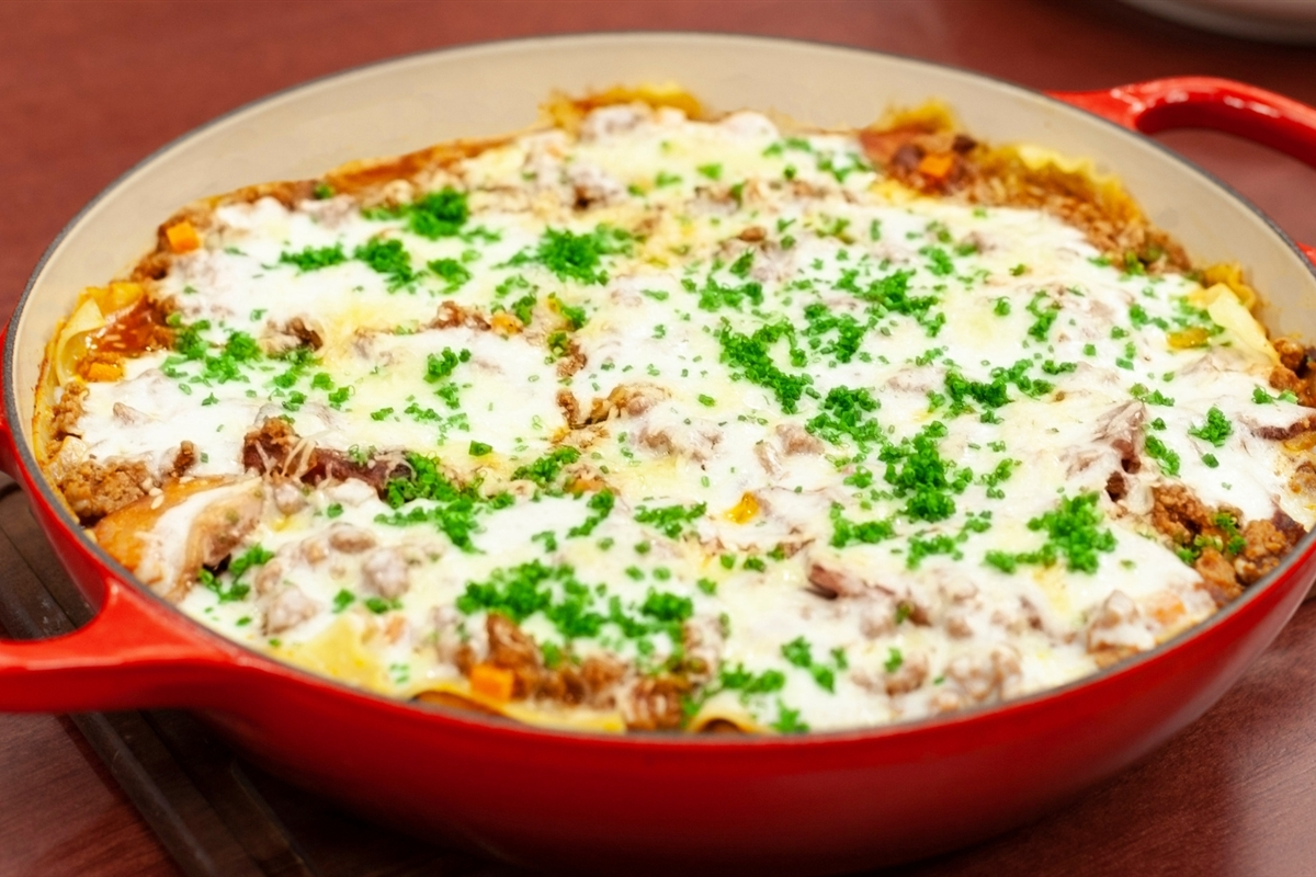 La lasaña de pollo en sartén es una receta fácil de hacer en casa. La lasaña de pollo en sartén es una receta fácil de hacer en casa.