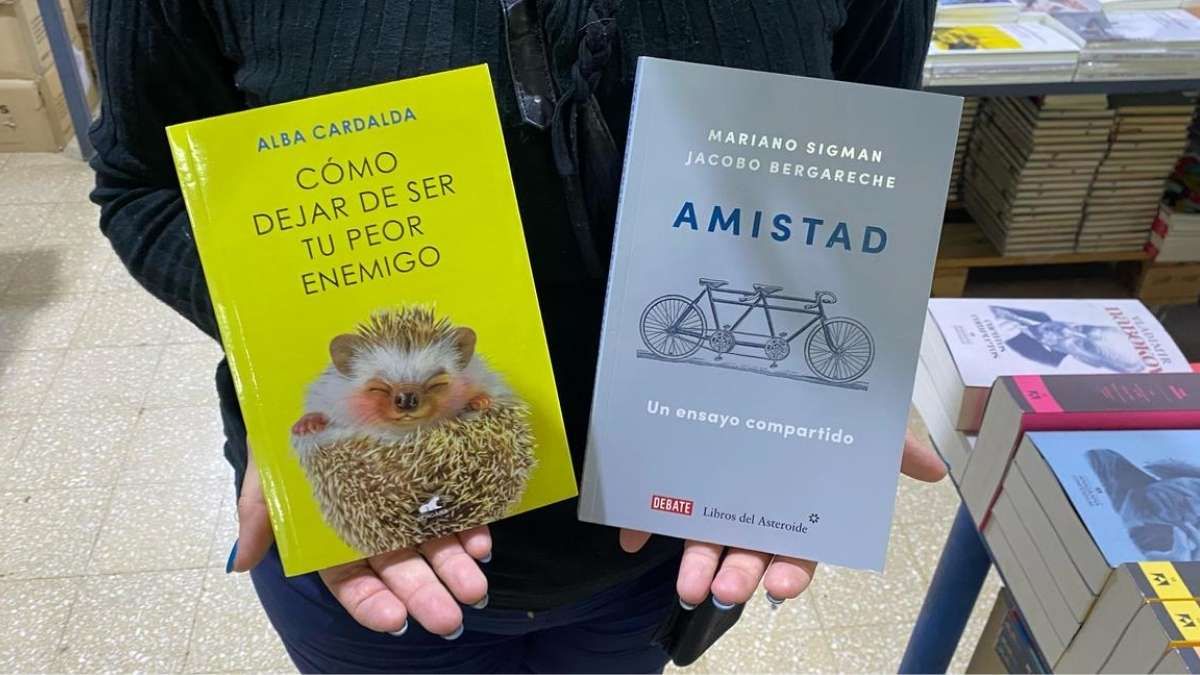 Dos libros que invitan a repensar los vínculos con nosotros mismos y con nuestros amigos. Dos libros que invitan a repensar los vínculos con nosotros mismos y con nuestros amigos.