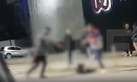 El suceso pasó fuera de una discoteca y terminó con un hombre trasladado al hospital Cullen. El suceso pasó fuera de una discoteca y terminó con un hombre trasladado al hospital Cullen.