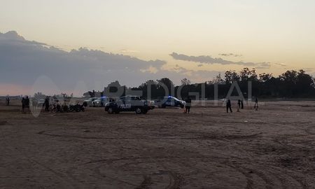 En la playa del paraje El Chaquito, dos hombres a bordo de una moto dispararon y dejaron malherido a otro hombre que se encontraba en el lugar. En la playa del paraje El Chaquito, dos hombres a bordo de una moto dispararon y dejaron malherido a otro hombre que se encontraba en el lugar.