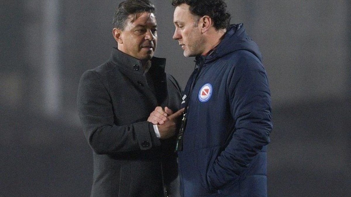Marcelo Gallardo fue a buscar a Gabriel Milito tras el empate 1-1 entre River y Argentinos por la Libertadores.