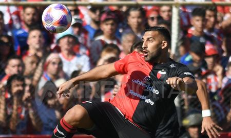 Wanchope Ábila reforzó un equipo de Primera División Wanchope Ábila reforzó un equipo de Primera División