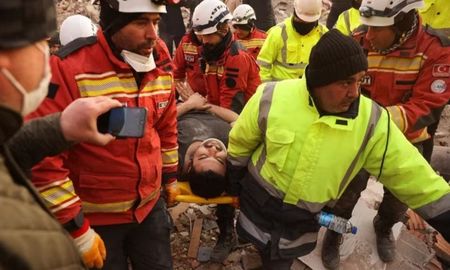 En Turquía, al menos 20.213 han muerto y otras 75.523 resultaron heridas, según el último balance del presidente, Recep Tayyip Erdogan En Turquía, al menos 20.213 han muerto y otras 75.523 resultaron heridas, según el último balance del presidente, Recep Tayyip Erdogan