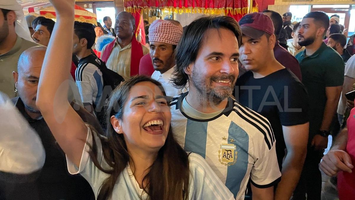 Pía es de Tucumán y Esteban de Buenos Aires. Ahora están de luna de miel en Qatar.