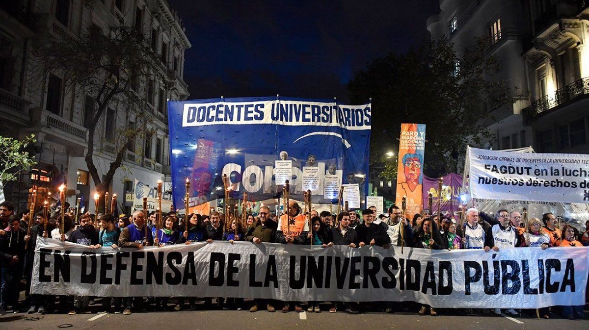 El Gobierno convocó a docentes universitarios