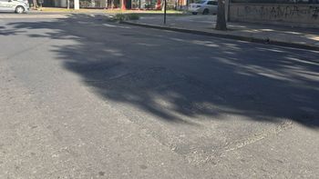 Santa Fe: nuevo hundimiento en una de las calles del microcentro y preocupación por el paso de colectivos