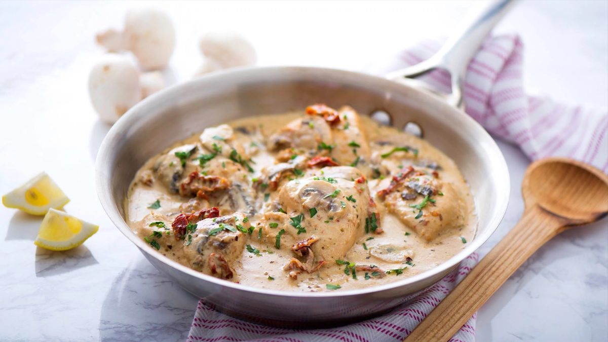 Pollo a la crema rápido y fácil: la receta perfecta para preparar en poco tiempo