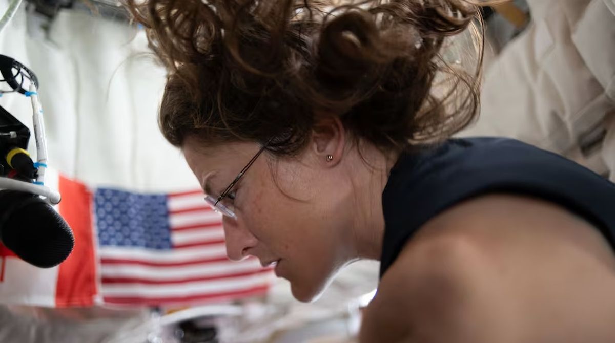 “Es maravilloso volver a oír la Tierra”, dijo la astronauta Christina Koch. “Es maravilloso volver a oír la Tierra”, dijo la astronauta Christina Koch.
