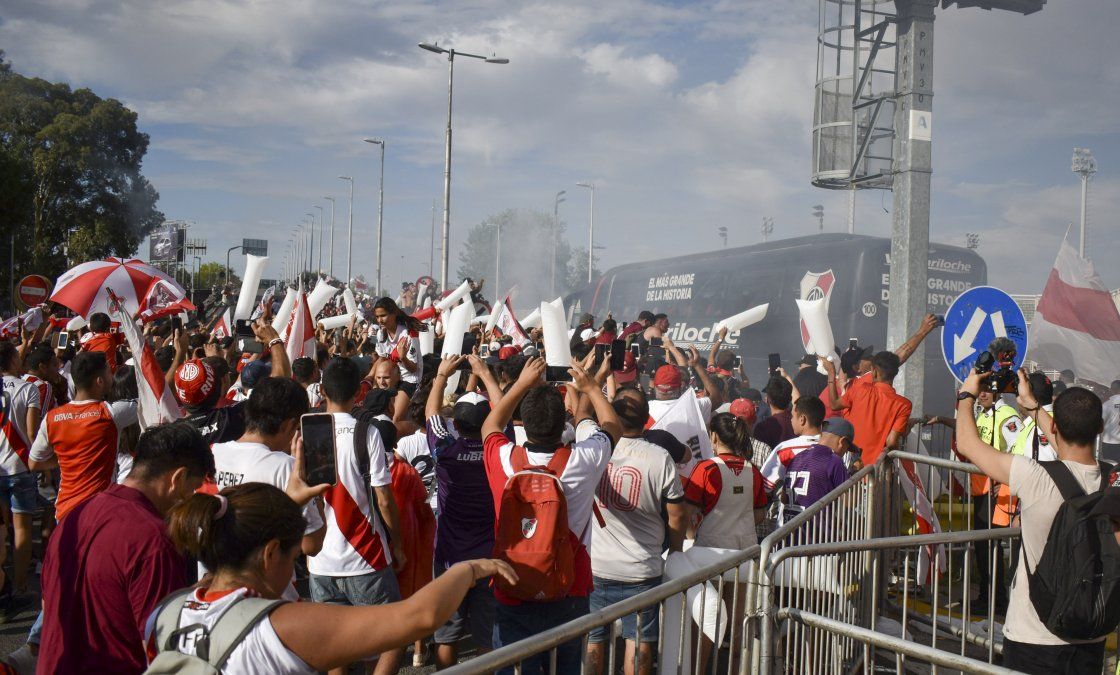 River juega ante Atlético Tucumán: una victoria le dará la primera Superliga a Gallardo
