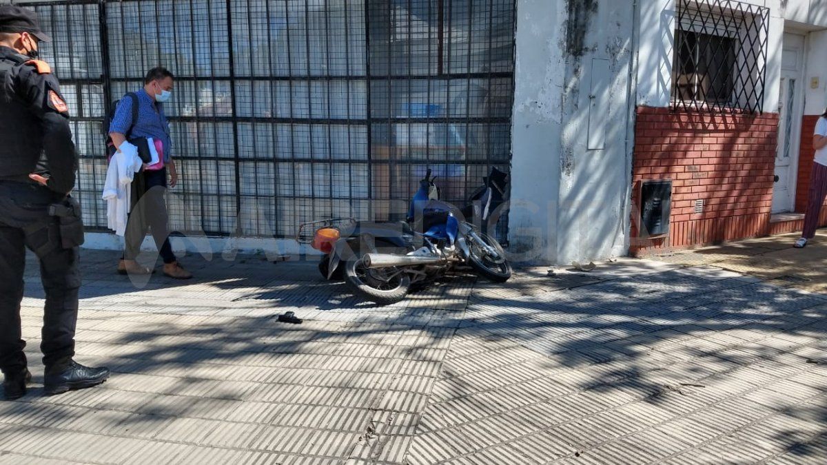 Al joven se le cayó una réplica de una pistola