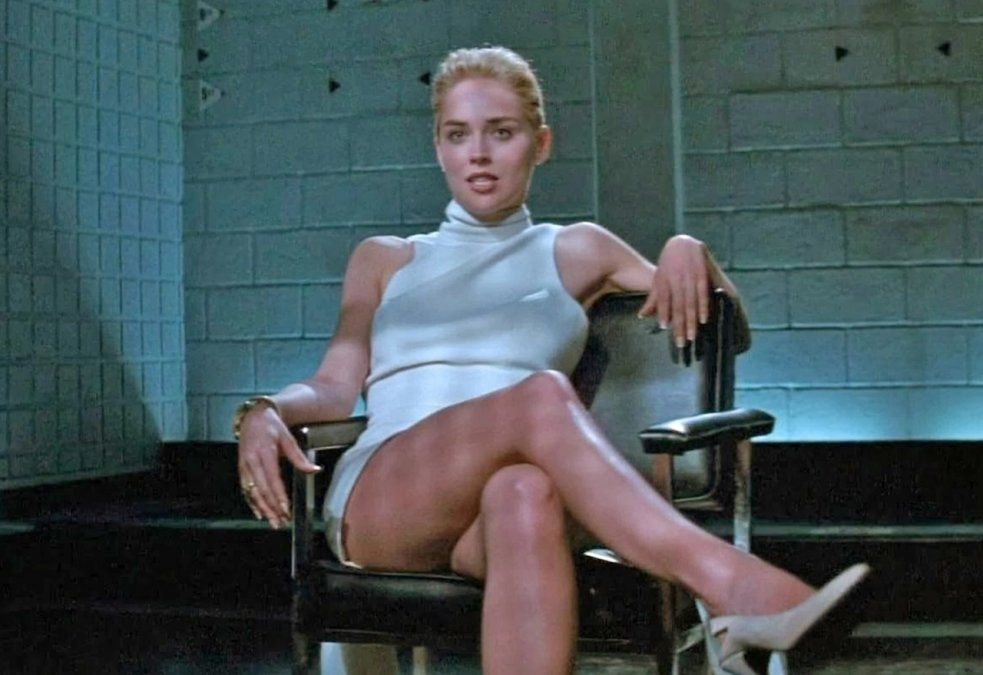 Sharon Stone terminó grabando una escena de "Bajos instintos" sin ropa interior. 
