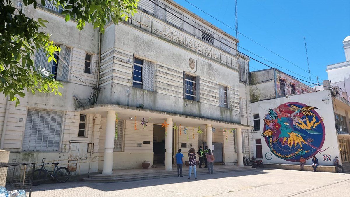 Coronda vota en una jornada a pleno sol.