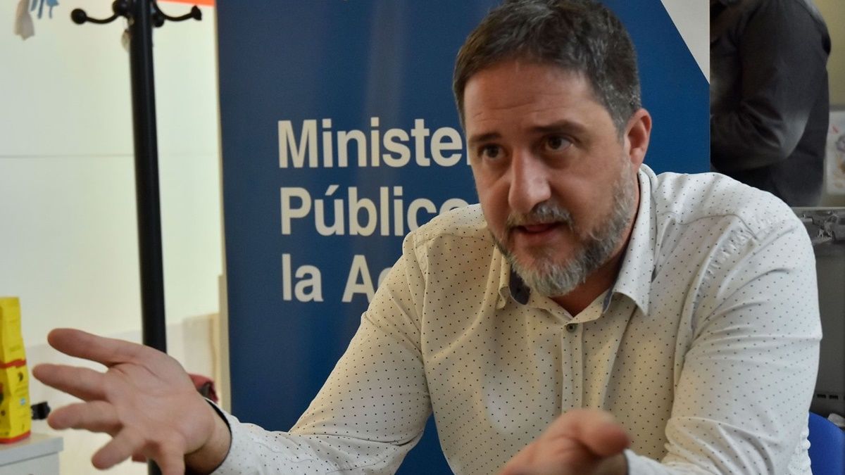 El fiscal de Rosario Matías Edery es investigado por una serie de conversaciones mantenidas por whatsapp con una testaferro de Los Monos.