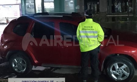 Detuvieron en autopista a tres hombres que andaban en una camioneta con un arsenal Detuvieron en autopista a tres hombres que andaban en una camioneta con un arsenal