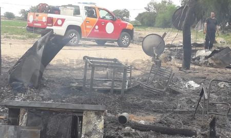 Tres familias perdieron todo en un incendio en Arroyo Leyes.