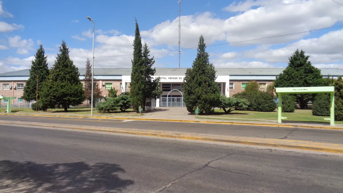 La niña de dos años fue llevada a un hospital sin signos vitales.