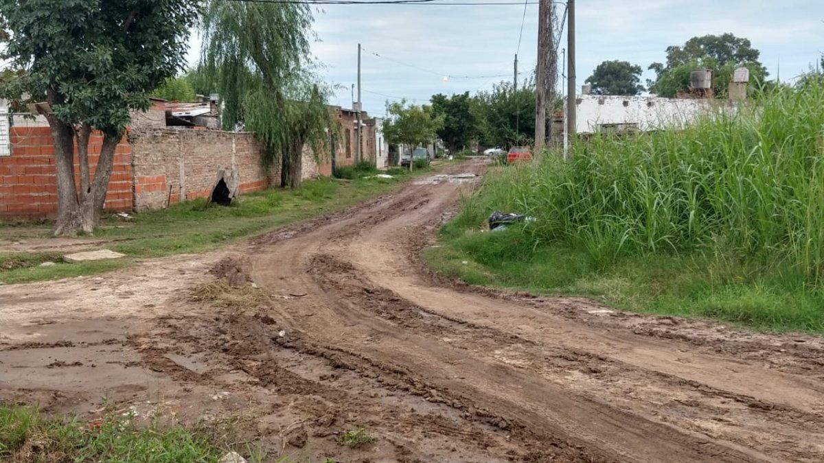 Las calles del barrio están marcadas y algunas de ellas inundada.