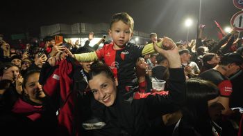 Miles de hinchas sabaleros se sumaron a la celebración por los 121 años de Colón.