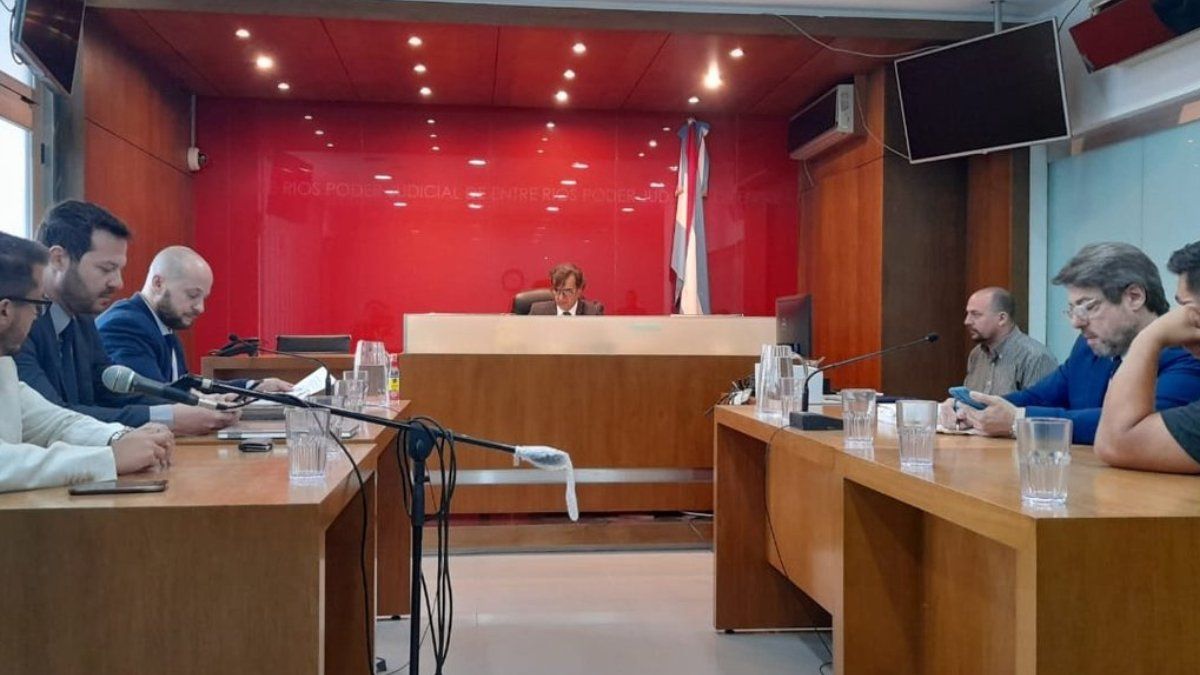 Mariano Budasoff, fiscal de Delitos Complejos de Paraná, imputó por robo calificado a dos de los tres involucrados en la causa; el tercero sigue prófugo.