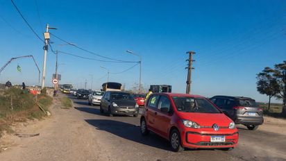 Puente Carretero: fuerte choque entre un colectivo y una moto en el ingreso a Santa Fe
