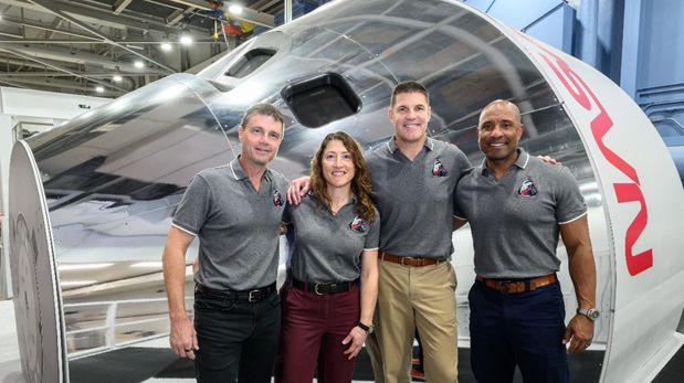 Los astronautas de la NASA Reid Wiseman, Víctor Glover y Christina Koch, junto con el astronauta de la Agencia Espacial Canadiense, Jeremy Hansen.