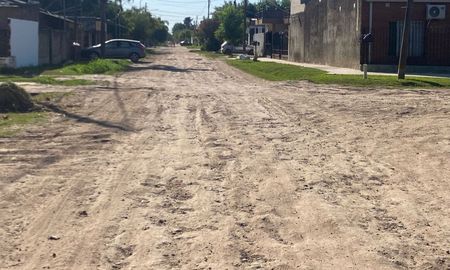 Así luce calle La Pampa, a la altura del cruce con Garmendia. Los problemas, aparecen principalmente cuando llueve. Así luce calle La Pampa, a la altura del cruce con Garmendia. Los problemas, aparecen principalmente cuando llueve.
