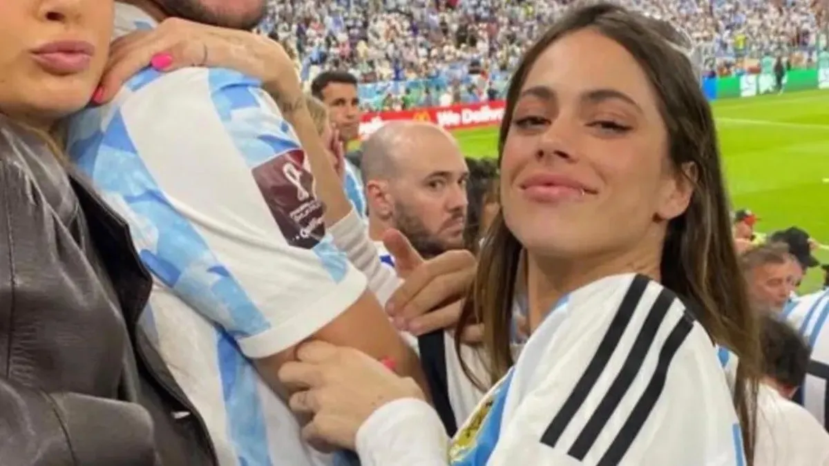Tini Stossel fue a alentar a Rodrigo De Paul y a la Selección Argentina con su camiseta de la suerte